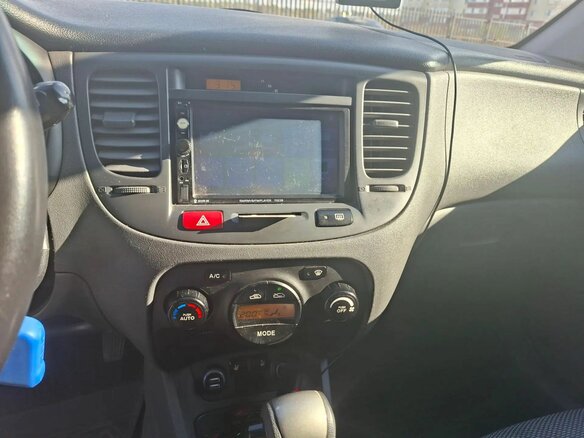 2009 Kia Rio II, бежевый, 530000 рублей - вид 8