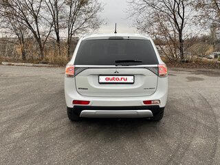2014 Mitsubishi Outlander III Рестайлинг, белый, 2100000 рублей, вид 4