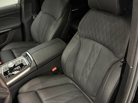 2025 BMW X7 40i I (G07) Рестайлинг, чёрный, 15800000 рублей, вид 2