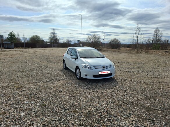2010 Toyota Auris I Рестайлинг, белый - вид 3