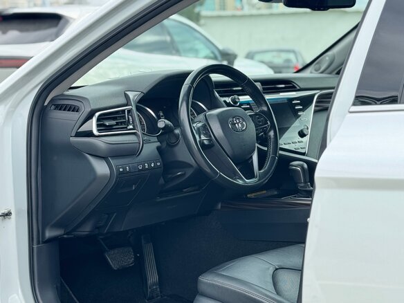 2020 Toyota Camry VIII (XV70), белый, 2999999 рублей - вид 8