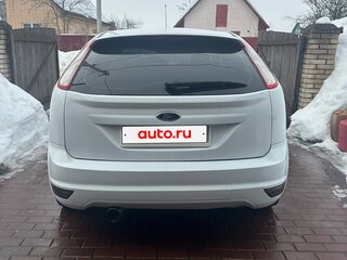 2010 Ford Focus II Рестайлинг, белый, 650000 рублей, вид 4