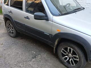 2010 Chevrolet Niva I Рестайлинг, серебристый, 333333 рублей, вид 2
