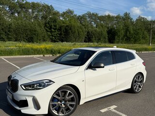 2021 BMW 1 серии M135i xDrive III (F40), белый, 4099000 рублей, вид 1