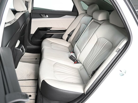 2025 Kia K5 III Рестайлинг, белый, 4449000 рублей - вид 8