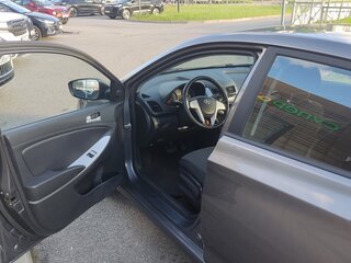 2012 Hyundai Solaris I, серый, 850000 рублей, вид 4