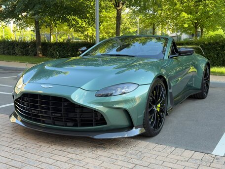 2023 Aston Martin V12 Vantage II, зелёный, 30000000 рублей, вид 1