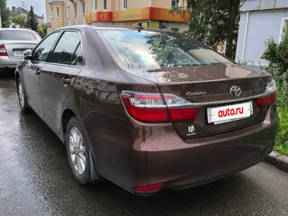 2017 Toyota Camry VII (XV50) Рестайлинг, коричневый, 2460000 рублей, вид 4