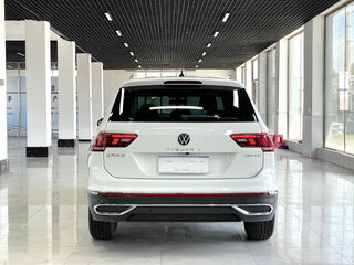 2023 Volkswagen Tiguan II Рестайлинг, белый, 2500000 рублей, вид 5