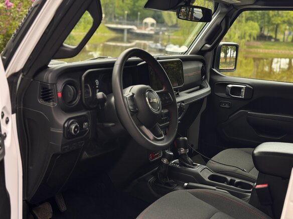 2024 Jeep Wrangler IV (JL) Рестайлинг, белый, 5100000 рублей - вид 11