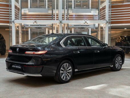 2025 BMW 7 серии 740i xDrive VII (G70), чёрный, 13490000 рублей, вид 2