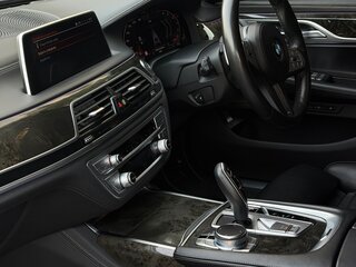 2019 BMW 7 серии 740i VI (G11/G12) Рестайлинг, чёрный, 4700000 рублей, вид 5