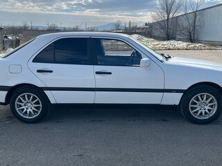 1996 Mercedes-Benz C-Класс 180 I (W202), белый, 415000 рублей, вид 3