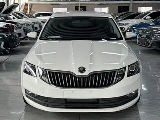 2021 Skoda Octavia III (A7) Рестайлинг, белый, 1600000 рублей, вид 2
