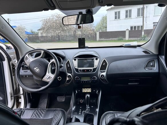 2012 Hyundai ix35 I, белый, 1400000 рублей - вид 4