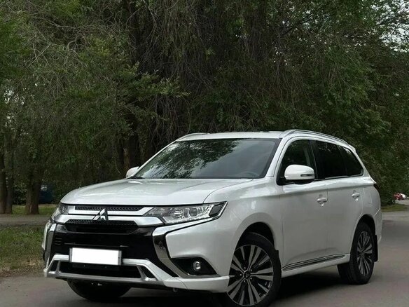 2022 Mitsubishi Outlander III Рестайлинг 3, белый