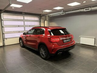 2017 Mercedes-Benz GLA 200 I (X156), красный, 2330000 рублей, вид 4