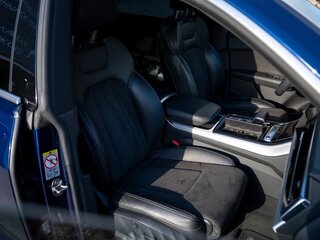 2019 Audi Q8 55 TFSI I (4M), синий, 8500000 рублей, вид 5