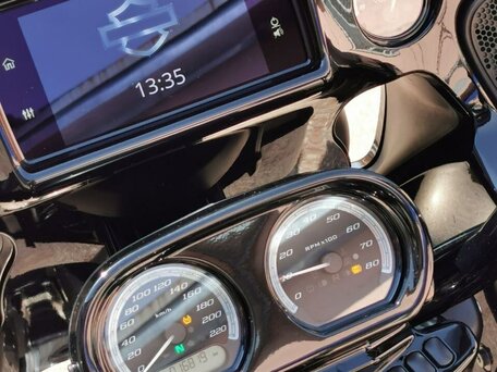 2020 Harley-Davidson Road Glide Limited, серый, 2600000 рублей, вид 3