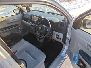 2018 Toyota Passo III, серебристый, 915000 рублей, вид 4