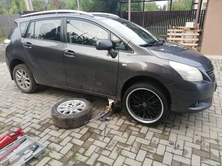 2011 Toyota Verso I, серый, 1200000 рублей, вид 1
