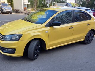 2018 Volkswagen Polo V Рестайлинг, жёлтый, 500000 рублей, вид 1