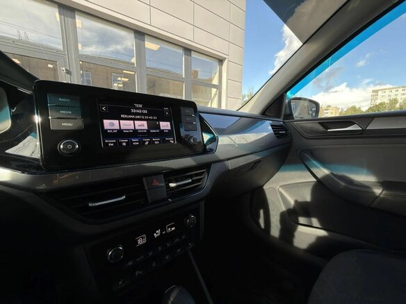 2022 Volkswagen Polo VI, серебристый, 1710000 рублей - вид 12