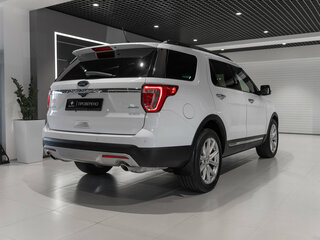 2017 Ford Explorer V Рестайлинг 2, белый, 2220000 рублей, вид 5