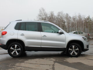2013 Volkswagen Tiguan I Рестайлинг, серебристый, 1600000 рублей, вид 2