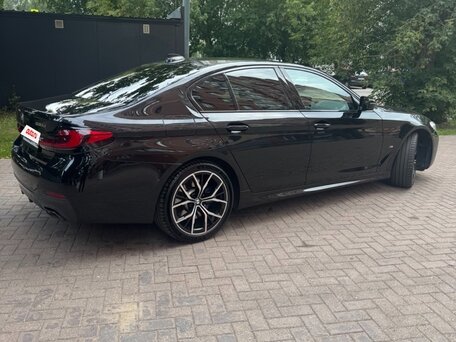 2020 BMW 5 серии 530d xDrive VII (G30/G31/G38) Рестайлинг, чёрный, 7500000 рублей, вид 3