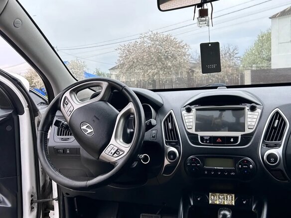 2012 Hyundai ix35 I, белый, 1400000 рублей - вид 5