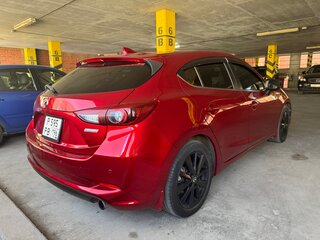 2018 Mazda Axela III Рестайлинг, красный, 1620000 рублей, вид 4