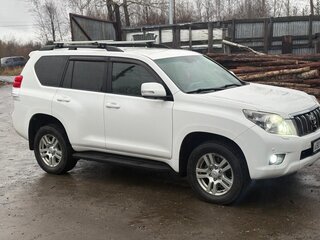 2010 Toyota Land Cruiser Prado 150 Series, белый, 2750000 рублей, вид 3