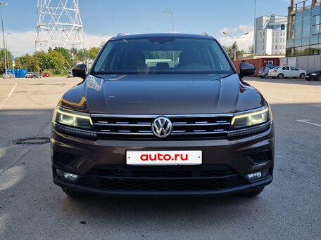 2018 Volkswagen Tiguan II, коричневый, 2999999 рублей, вид 3
