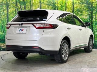 2018 Toyota Harrier III (XU60) Рестайлинг, белый, 2500000 рублей, вид 4