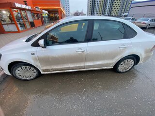 2014 Volkswagen Polo V, белый, 700000 рублей, вид 2