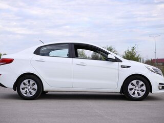 2016 Kia Rio III Рестайлинг, белый, 988000 рублей, вид 4