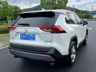 2022 Toyota RAV4 V (XA50), белый, 3525000 рублей, вид 3