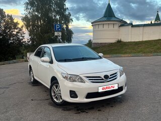 2013 Toyota Corolla X (E140, E150) Рестайлинг, белый, 850000 рублей, вид 3