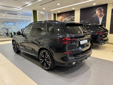 2025 BMW X5 40d IV (G05/G18) Рестайлинг, чёрный, 17054900 рублей, вид 4
