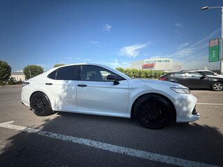 2020 Toyota Camry VIII (XV70), белый, 2950000 рублей, вид 4