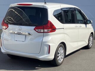 2022 Honda Freed II Рестайлинг, белый, 1189000 рублей, вид 3