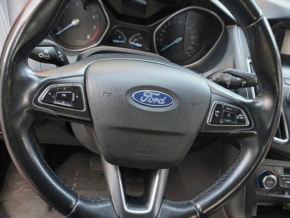 2018 Ford Focus III Рестайлинг, красный, 935000 рублей - вид 5