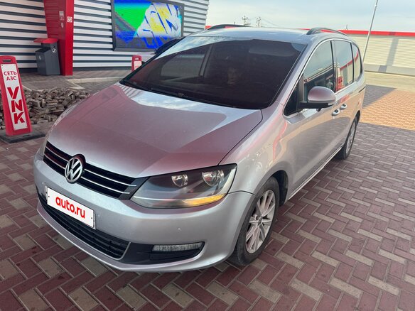 2010 Volkswagen Sharan II, серебристый, 1150000 рублей - вид 1