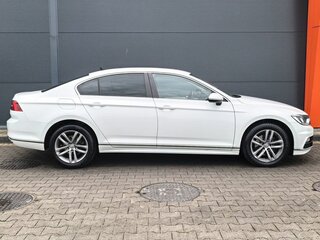 2017 Volkswagen Passat DSG7 B8, белый, 1839000 рублей, вид 3