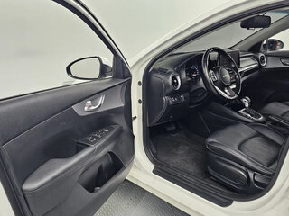 2022 Kia K3 II Рестайлинг, белый, 1687500 рублей, вид 5