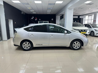 2006 Toyota Prius II Рестайлинг (XW20), серебристый, 690000 рублей, вид 4