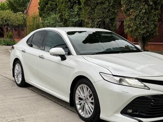 2020 Toyota Camry VIII (XV70), белый, 2390000 рублей, вид 2