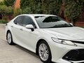 2020 Toyota Camry VIII (XV70), белый, 2450000 рублей - вид 1