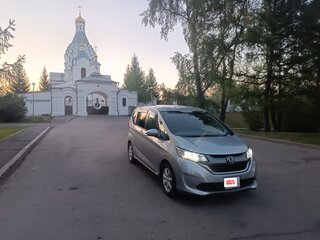 2017 Honda Freed+ II, серый, 1375000 рублей, вид 4